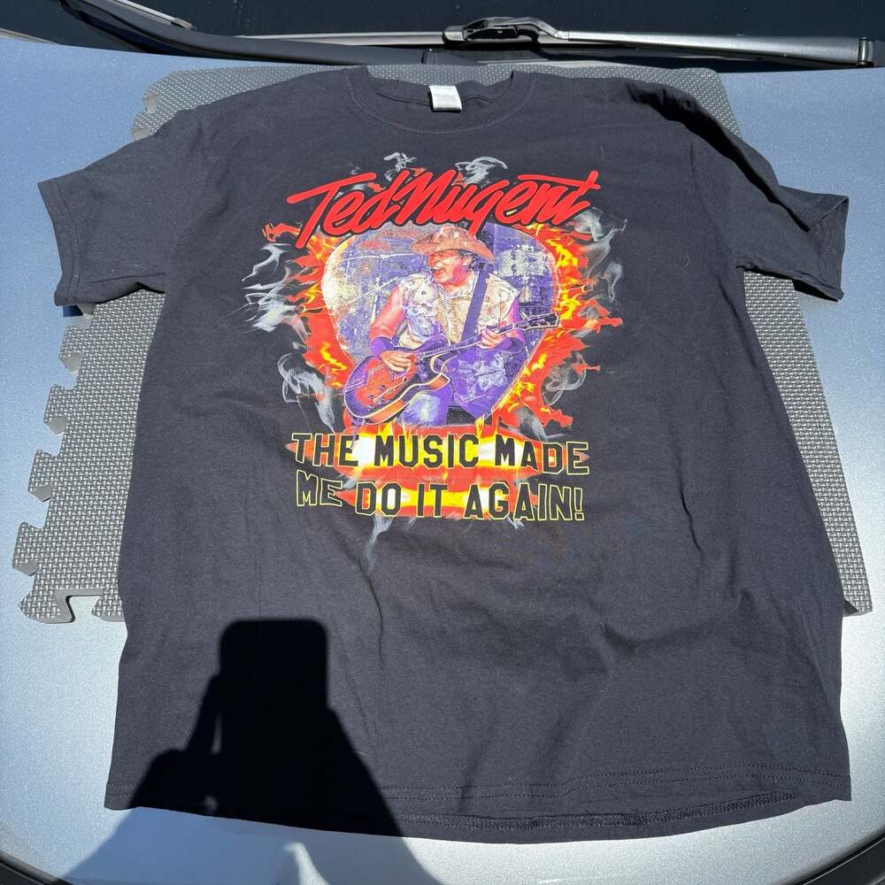 Ted Nugent Tour 2019 The Music Made Me Do It Again Concert T-Shirt Size L